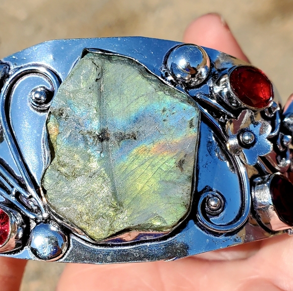 New Unique Rough Labradorite and Garnet Adjustable Cuff 925 Silver Bracelet. - Picture 12 of 16